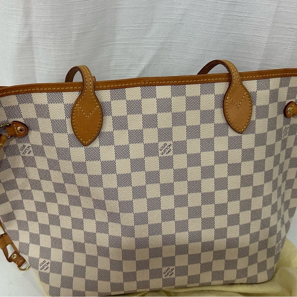 Luis Vuitton tote bag mediam size